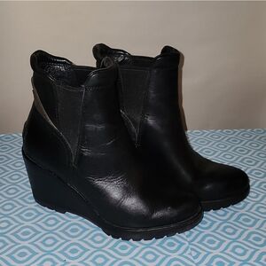 SOREL After Hours Black Leather Chelsea Wedge Booties Womens Size 6.5